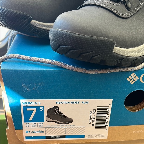 Columbia Charcoal Outdoor Boots BRAND NEW - Picture 5 of 8